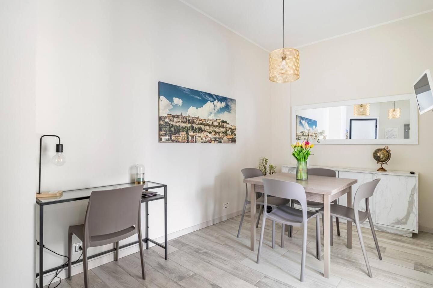 Snt Apartment - City Center ベルガモ エクステリア 写真
